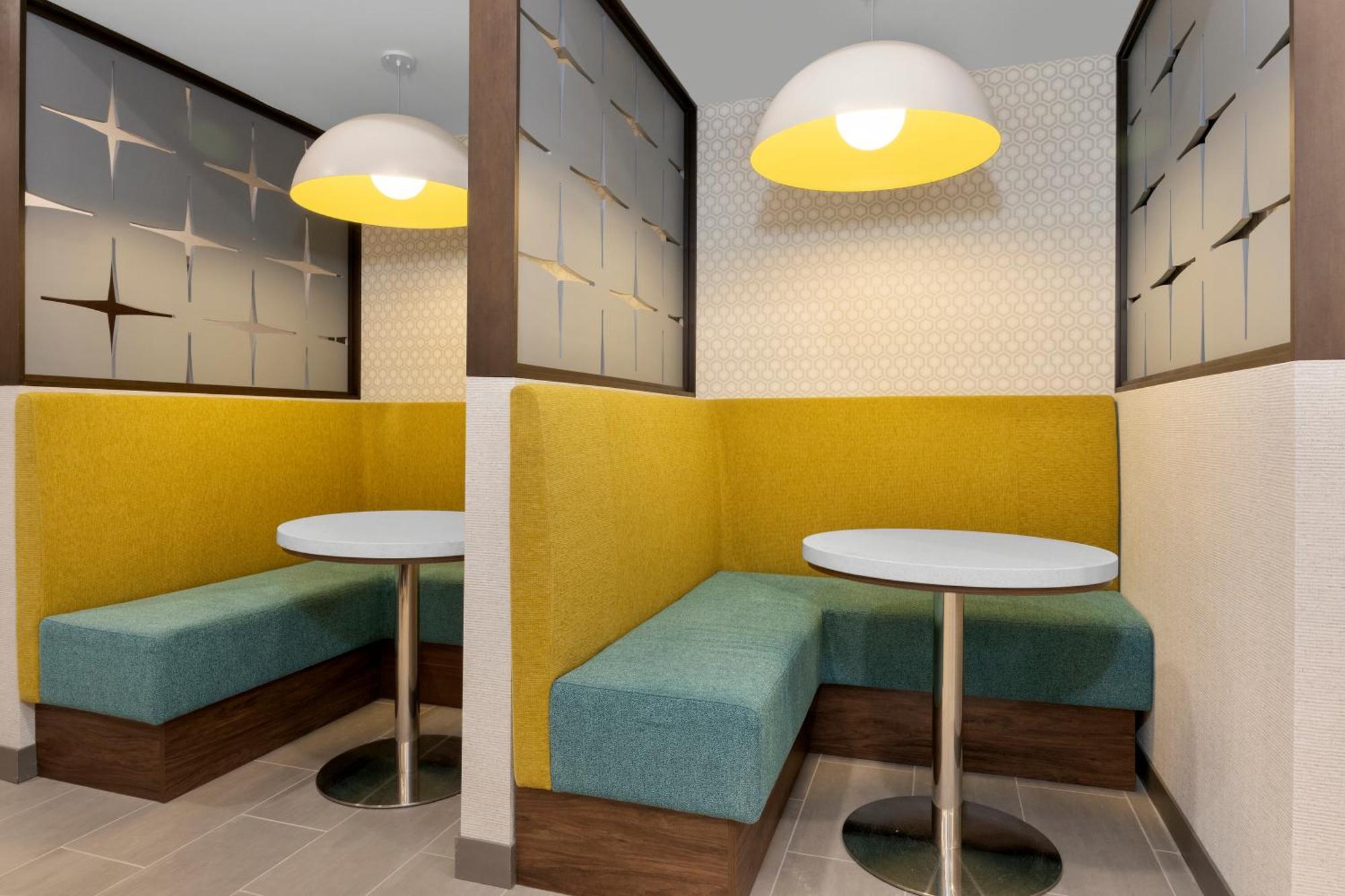 Hampton Inn By Hilton Cornwall Buitenkant foto
