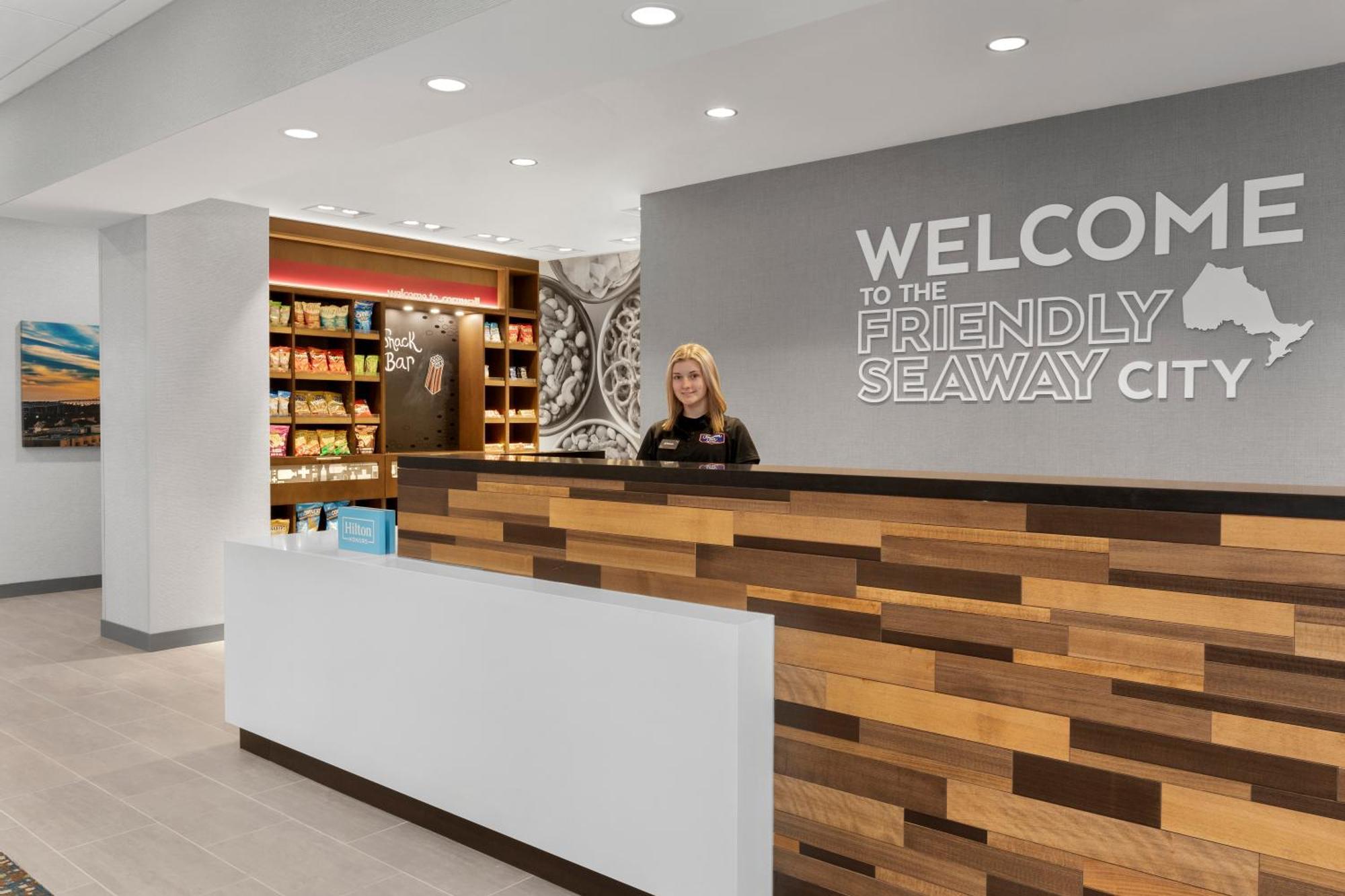 Hampton Inn By Hilton Cornwall Buitenkant foto
