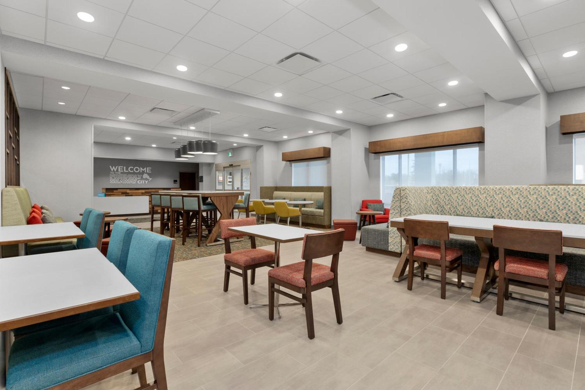 Hampton Inn By Hilton Cornwall Buitenkant foto